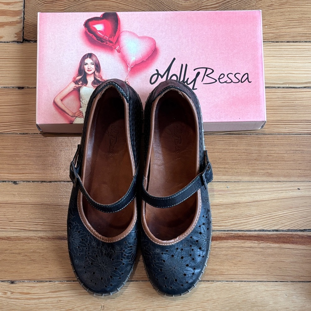 Molly B Black Flats with Brown Accents